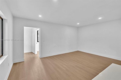 Casa en alquiler en Fort Lauderdale, Florida, 4 dormitorios, 172.43 m2 № 1986069 - foto 29