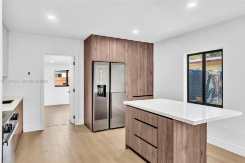 Casa en alquiler en Fort Lauderdale, Florida, 4 dormitorios, 172.43 m2 № 1986069 - foto 7