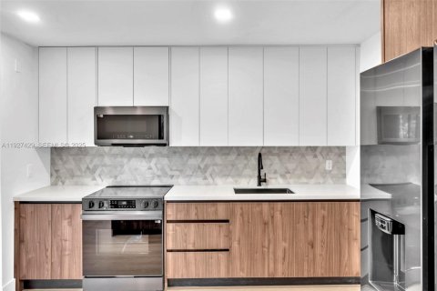 Casa en alquiler en Fort Lauderdale, Florida, 4 dormitorios, 172.43 m2 № 1986069 - foto 27