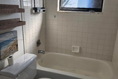 Copropriété à louer à Hialeah, Floride: 2 chambres, 69.68 m2 № 2169061 - photo 4