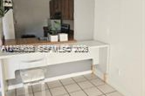 Copropriété à louer à Hialeah, Floride: 2 chambres, 69.68 m2 № 2169061 - photo 10