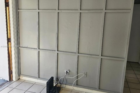 Copropriété à louer à Hialeah, Floride: 2 chambres, 69.68 m2 № 2169061 - photo 5