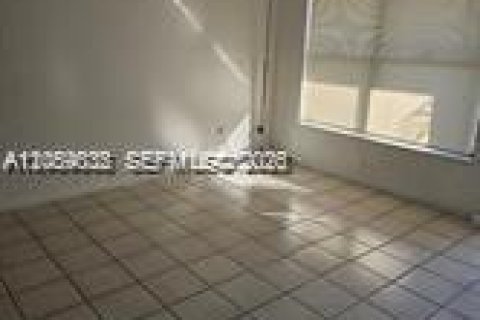Copropriété à louer à Hialeah, Floride: 2 chambres, 69.68 m2 № 2169061 - photo 7