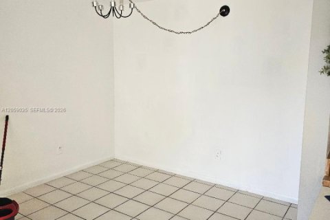 Copropriété à louer à Hialeah, Floride: 2 chambres, 69.68 m2 № 2169061 - photo 6