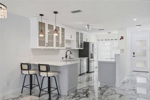 Casa en venta en Saint Petersburg, Florida, 2 dormitorios, 153.29 m2 № 2155771 - foto 13
