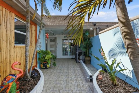 Casa en venta en Saint Petersburg, Florida, 2 dormitorios, 153.29 m2 № 2155771 - foto 3