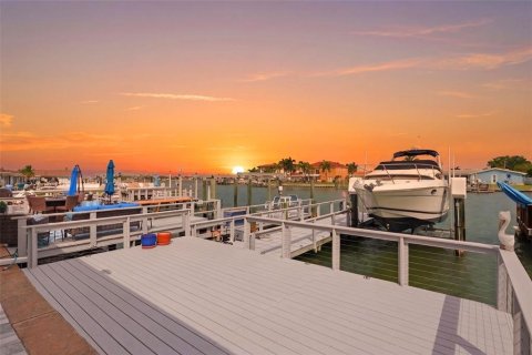 Casa en Saint Petersburg, Florida 2 dormitorios, 153.29 m2 № 2155771