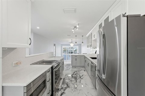 Casa en venta en Saint Petersburg, Florida, 2 dormitorios, 153.29 m2 № 2155771 - foto 16