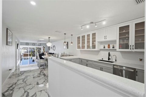 Casa en venta en Saint Petersburg, Florida, 2 dormitorios, 153.29 m2 № 2155771 - foto 8