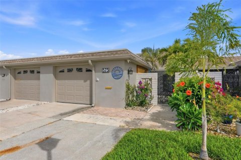Casa en venta en Saint Petersburg, Florida, 2 dormitorios, 153.29 m2 № 2155771 - foto 2