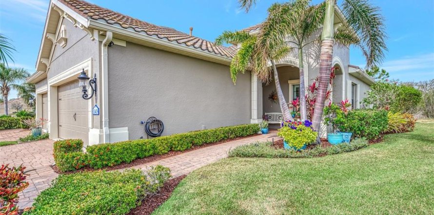 House in Venice, Florida 2 bedrooms, 140.93 sq.m. № 1723068