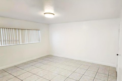 Condo in North Miami, Florida, 1 bedroom  № 2031784 - photo 9