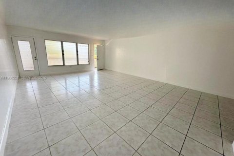 Condo in North Miami, Florida, 1 bedroom  № 2031784 - photo 8