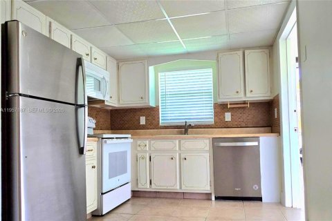 Condominio en venta en Hollywood, Florida, 2 dormitorios, 81.75 m2 № 2153529 - foto 4