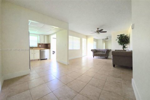 Condominio en venta en Hollywood, Florida, 2 dormitorios, 81.75 m2 № 2153529 - foto 3