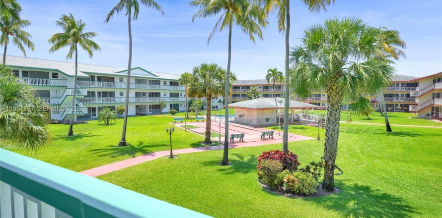 Condominio en Hollywood, Florida, 2 dormitorios № 2153529
