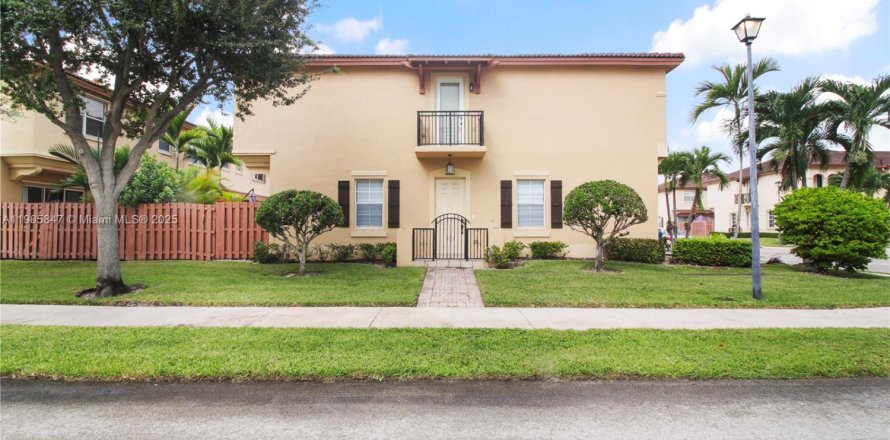 Таунхаус в Майами, Флорида 4 спальни, 165.37м2 № 1957268