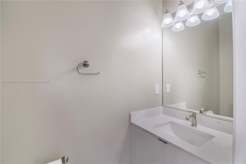 Снять в аренду таунхаус в Майами, Флорида 4 спальни, 165.37м2, № 1957268 - фото 14