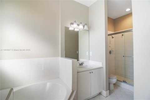 Снять в аренду таунхаус в Майами, Флорида 4 спальни, 165.37м2, № 1957268 - фото 23