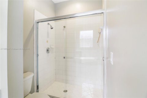 Снять в аренду таунхаус в Майами, Флорида 4 спальни, 165.37м2, № 1957268 - фото 24