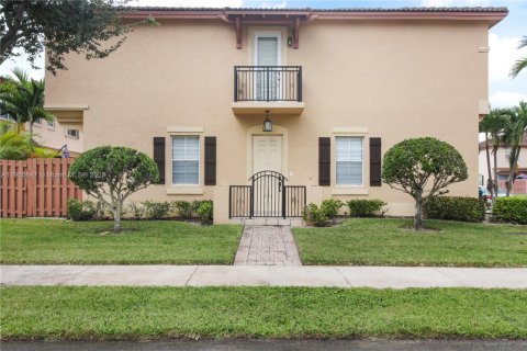 Снять в аренду таунхаус в Майами, Флорида 4 спальни, 165.37м2, № 1957268 - фото 3