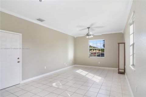 Снять в аренду таунхаус в Майами, Флорида 4 спальни, 165.37м2, № 1957268 - фото 5