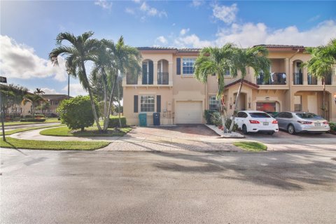 Снять в аренду таунхаус в Майами, Флорида 4 спальни, 165.37м2, № 1957268 - фото 4