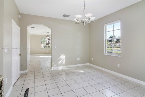 Снять в аренду таунхаус в Майами, Флорида 4 спальни, 165.37м2, № 1957268 - фото 9