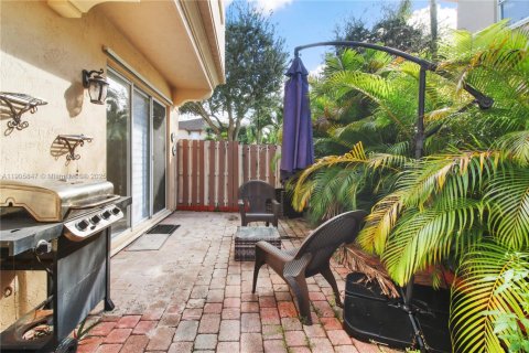 Снять в аренду таунхаус в Майами, Флорида 4 спальни, 165.37м2, № 1957268 - фото 17