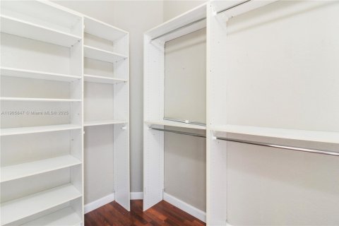 Снять в аренду таунхаус в Майами, Флорида 4 спальни, 165.37м2, № 1957268 - фото 26