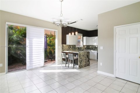 Снять в аренду таунхаус в Майами, Флорида 4 спальни, 165.37м2, № 1957268 - фото 8