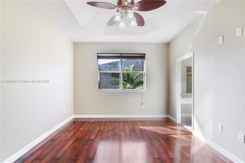 Снять в аренду таунхаус в Майами, Флорида 4 спальни, 165.37м2, № 1957268 - фото 20