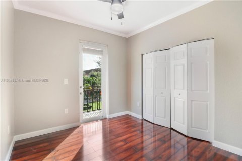 Снять в аренду таунхаус в Майами, Флорида 4 спальни, 165.37м2, № 1957268 - фото 27