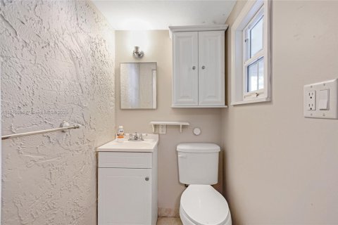 House in Coral Springs, Florida 4 bedrooms, 240.9 sq.m. № 1846169 - photo 25