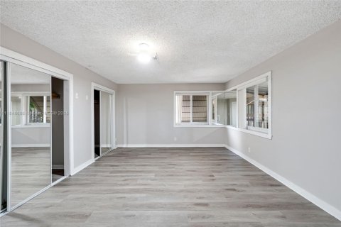 House in Coral Springs, Florida 4 bedrooms, 240.9 sq.m. № 1846169 - photo 27