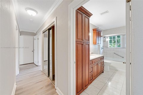 House in Coral Springs, Florida 4 bedrooms, 240.9 sq.m. № 1846169 - photo 18