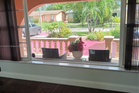 House in Miramar, Florida 6 bedrooms, 278.71 sq.m. № 1944922 - photo 19