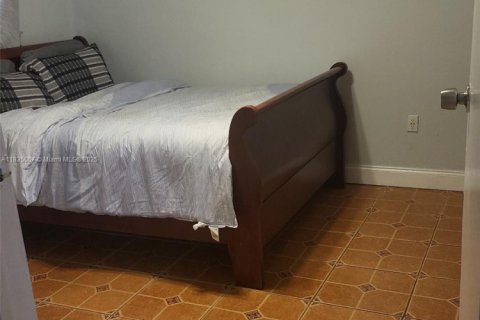 Villa ou maison à louer à Miramar, Floride: 6 chambres, 258.73 m2 № 1944922 - photo 11