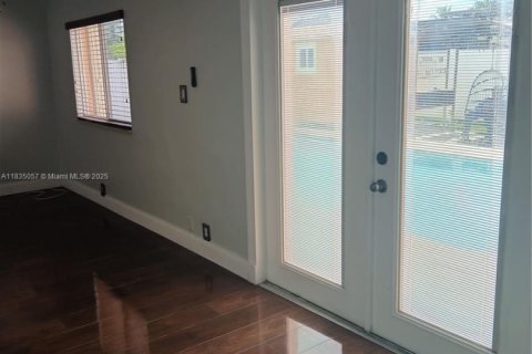 House in Miramar, Florida 6 bedrooms, 278.71 sq.m. № 1944922 - photo 21