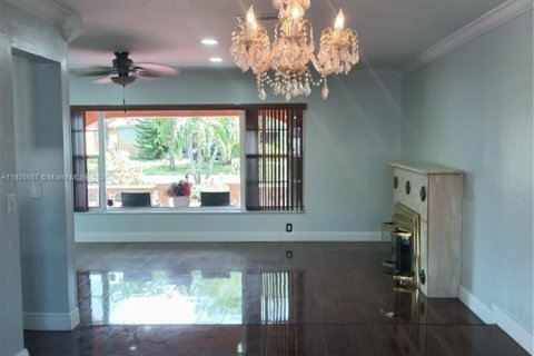 House in Miramar, Florida 6 bedrooms, 278.71 sq.m. № 1944922 - photo 14