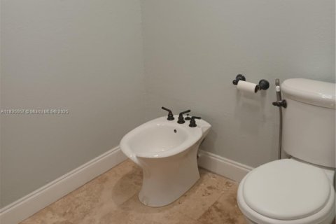 House in Miramar, Florida 6 bedrooms, 278.71 sq.m. № 1944922 - photo 16