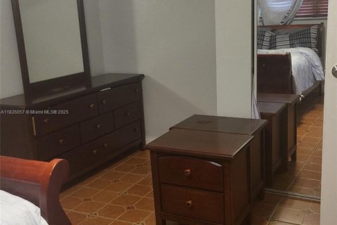Villa ou maison à louer à Miramar, Floride: 6 chambres, 258.73 m2 № 1944922 - photo 12
