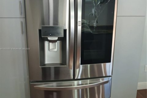 House in Miramar, Florida 6 bedrooms, 278.71 sq.m. № 1944922 - photo 15