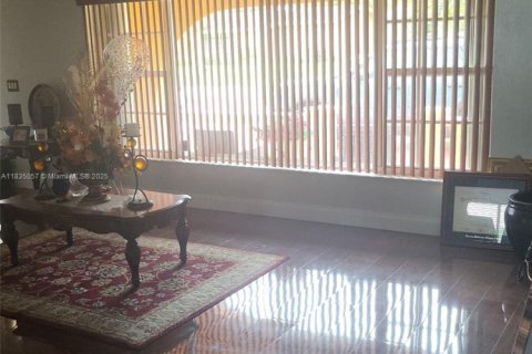Villa ou maison à louer à Miramar, Floride: 6 chambres, 258.73 m2 № 1944922 - photo 7
