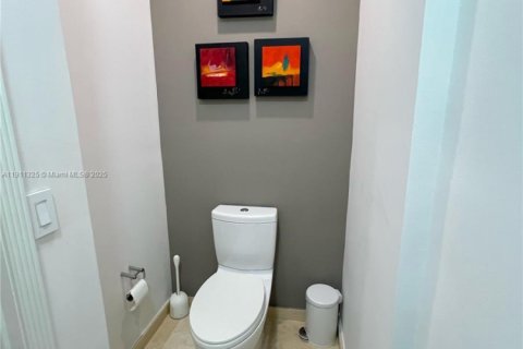 Villa ou maison à louer à Miami, Floride: 4 chambres, 288.93 m2 № 1968079 - photo 20