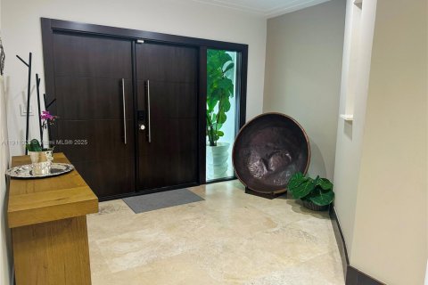 Villa ou maison à louer à Miami, Floride: 4 chambres, 288.93 m2 № 1968079 - photo 3