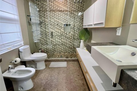Villa ou maison à louer à Miami, Floride: 4 chambres, 288.93 m2 № 1968079 - photo 12