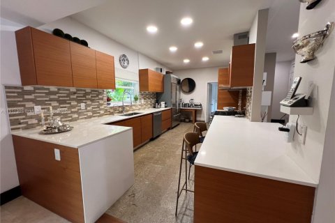 Villa ou maison à louer à Miami, Floride: 4 chambres, 288.93 m2 № 1968079 - photo 10