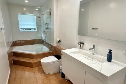 Villa ou maison à louer à Miami, Floride: 4 chambres, 288.93 m2 № 1968079 - photo 15