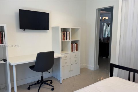 House in Miami Beach, Florida 3 bedrooms, 135.27 sq.m. № 1996079 - photo 13